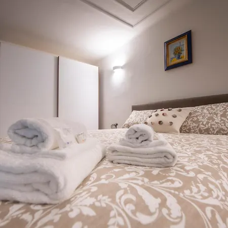 شقة Loft Largo Zecca Luxury Nel Cuore *